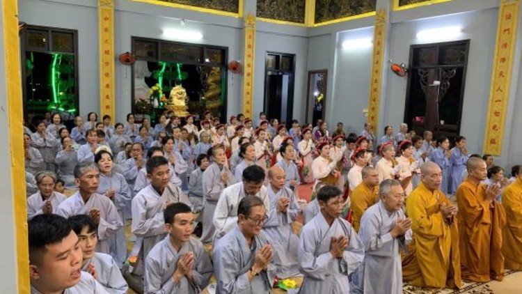 Lễ vía Phật Di Đà tại chùa Linh Sơn Pháp Ấn