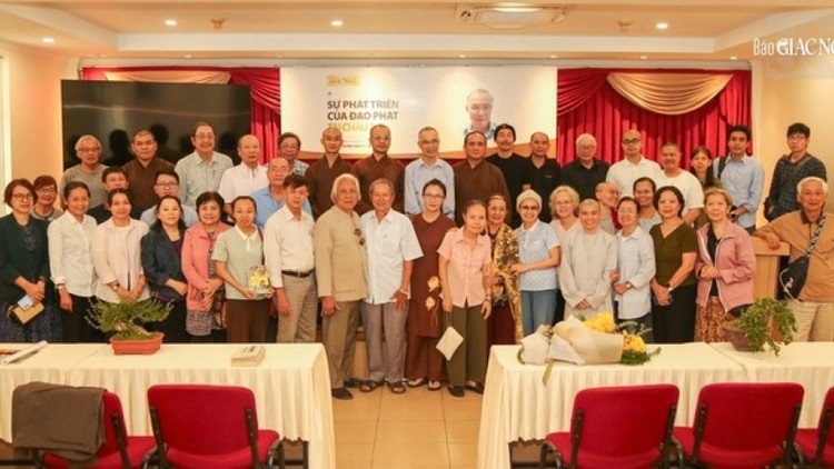 Tiến sĩ Nguyễn Tường Bách thuyết trình về "Sự phát triển của Đạo Phật tại châu Á"