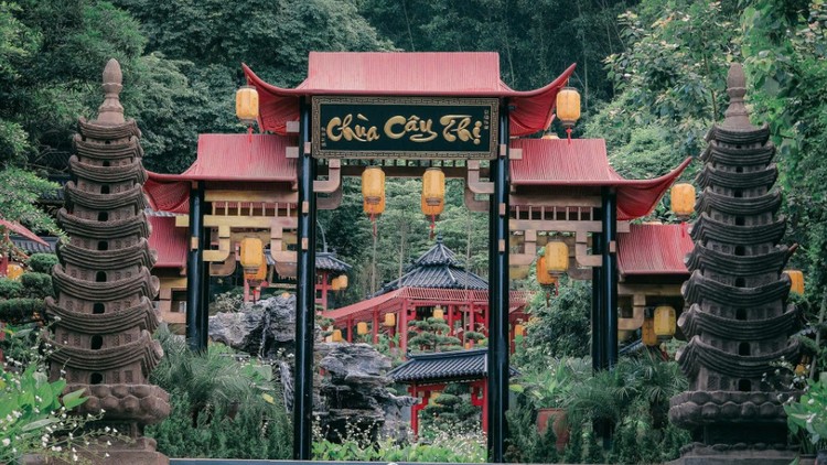 Ngôi chùa cổ bình yên có cây thị gần 400 năm tuổi linh thiêng ở Hà Nam