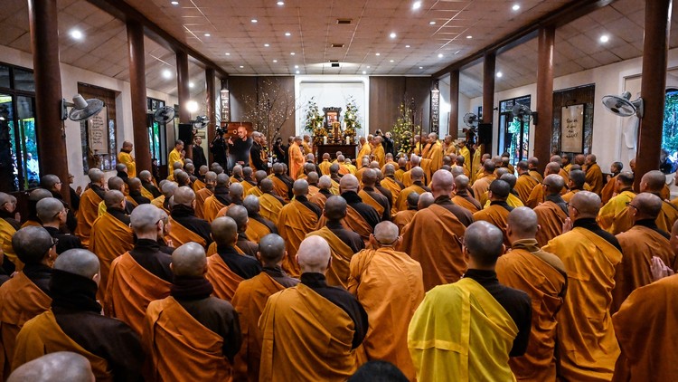 Tăng thân Làng Mai cùng nhau quán niệm nhân ngày giỗ Thiền sư Nhất Hạnh