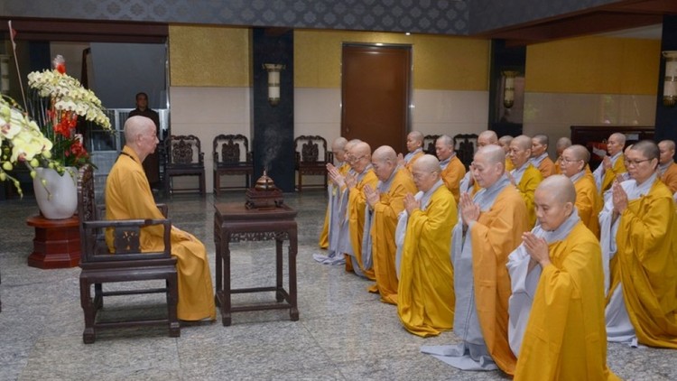 Đức Pháp chủ huấn thị cho Phân ban Ni giới T.Ư