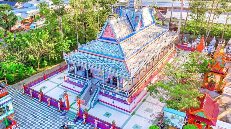 Vãn cảnh đầu năm Ất Tỵ tại 3 ngôi chùa nằm trong “Top 7 Ấn tượng Việt Nam”