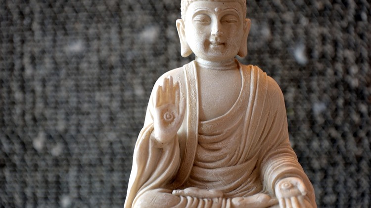 Là người ai cũng có sợi dây trói buộc