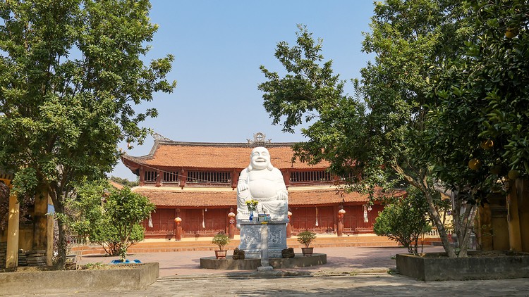 Ngôi chùa cổ 300 tuổi ngự ở cổng làng khoa bảng