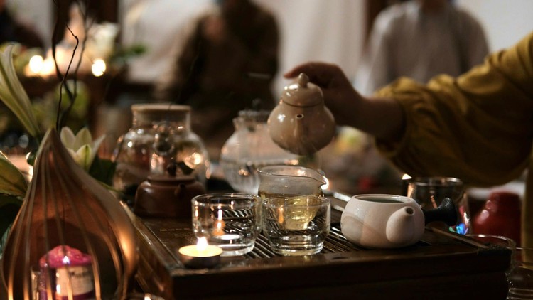 Trà xanh một chén nhẹ buông