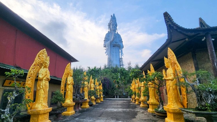 Chiêm ngưỡng tượng Phật Quan Âm cao nhất Đông Nam Á