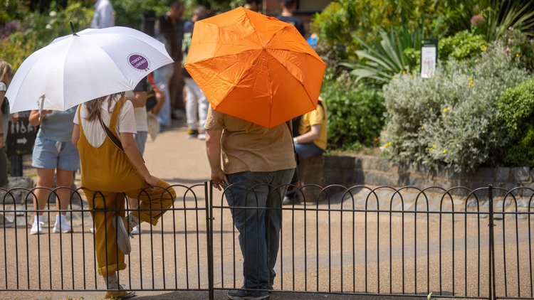 Tỷ lệ người mắc ung thư hắc tố da tăng vọt tại Anh. Ảnh: Jeff Moore/PA
