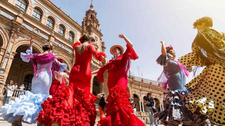 Bảo vệ di sản văn hóa phi vật thể thông qua kiểm kê cộng đồng. Ảnh: Shutterstock