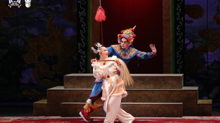 Nghệ sĩ Lộc Huyền và Nghệ sĩ Mạnh Linh vừa là bạn diễn vừa là bạn đời của nhau, những người nghệ sĩ gạo cội gìn giữ nét đẹp truyền thống.