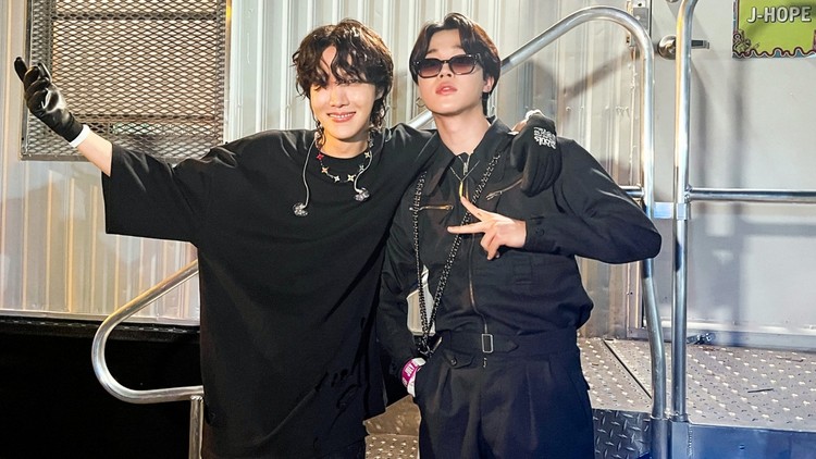 Thành viên Jimin tới cổ vũ j-hope tại Lễ hội âm nhạc Lollapalooza 2022. Ảnh: BTS_official 