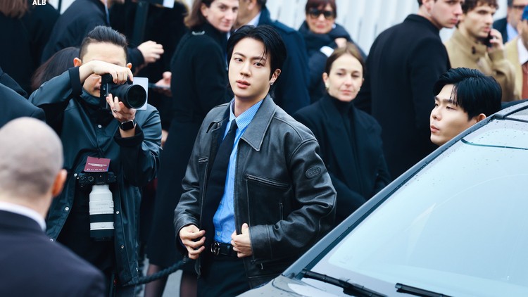 Sự xuất hiện của Jin (BTS) nhanh chóng trở thành tâm điểm truyền thông. Ảnh: @ALittleBraver92