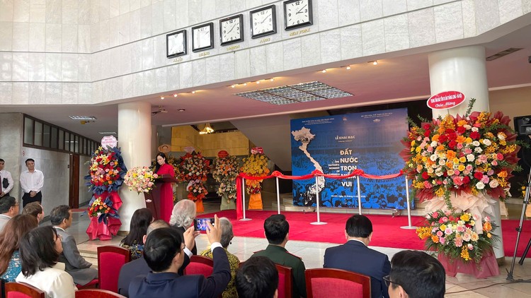 Quang cảnh lễ khai mạc.