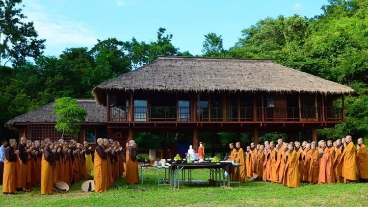 Giới luật là để nâng đỡ người yếu kém