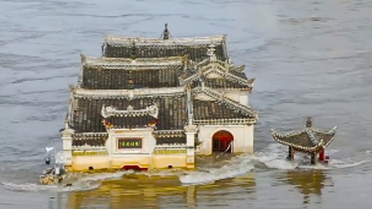 Quan Âm Các nhiệm màu giữa dòng Trường Giang