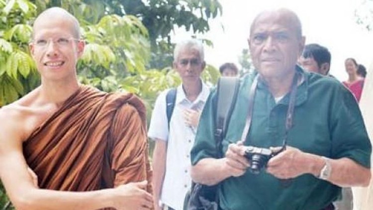 Nhà sư en Ajahn Siripanyo là con trai duy nhất của tỷ phú Ananda Krishnan