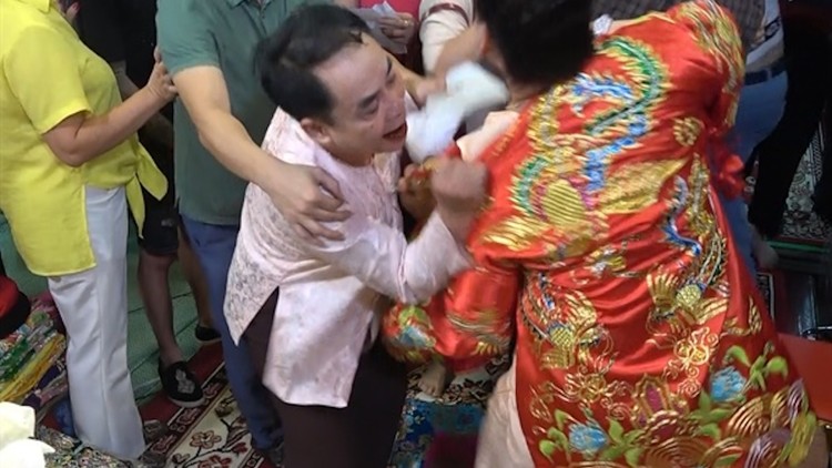 Khởi tố hình sự vụ hành hung cô đồng ở Phủ Dầy