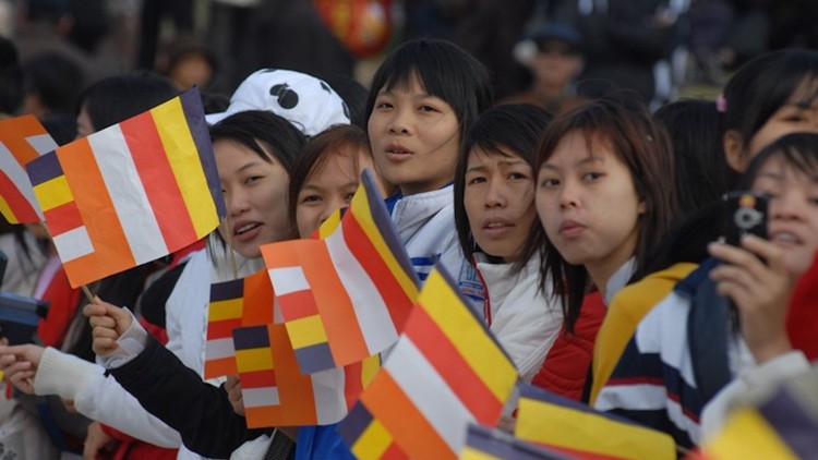 Xã hội cần gì ở Phật giáo?