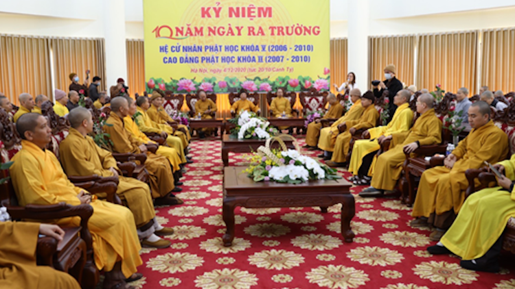 Tăng ni sinh Khóa V Học viện Phật giáo Việt Nam tri ân tại Hà Nội 