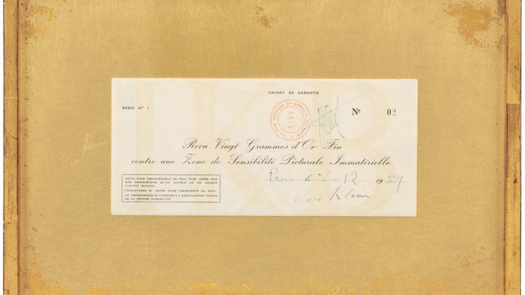 Một biên lai bằng giấy cho “Zone de sensibilité pictureurale immatérielle”, hay “vùng không gian trống”, một sáng tạo theo ý tưởng năm 1959 của nghệ sĩ người Pháp Yves Klein. 