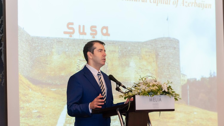 Đại sứ Azerbaijan tại Việt Nam Anar Imanov trong cuộc họp báo hồi tháng 6. Ảnh: Kondou / Ngày Nay. 