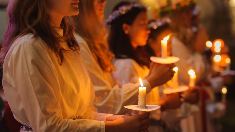 Những ngọn nến lung linh trong Lễ kính Thánh Lucia 