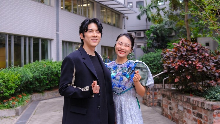 Isaac Hong và Phương Mỹ Chi tại Trụ sở Liên hợp quốc ở Việt Nam. 