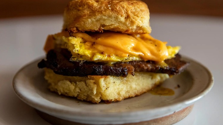 Để cho ra đời được những món ăn hoàn hảo, nhiều lớp hương vị, các cửa hàng bánh sandwich đang tập trung tiếp cận mọi yếu tố với mức độ chi tiết cao. Ảnh: Amber Ford/The New York Times. 