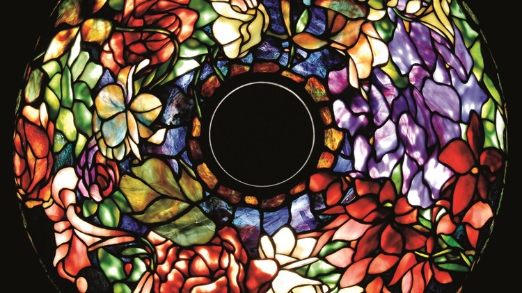 Chao đèn All-Over Bouquet (20") thiết kế năm 1980 của Joseph Porcelli, vốn không được ưa thích vì không phải đèn Tiffany nguyên gốc. Mọi chuyện thay đổi vào năm 2009, chiếc chao được đấu giá thành công tại Nhà James D Julia.