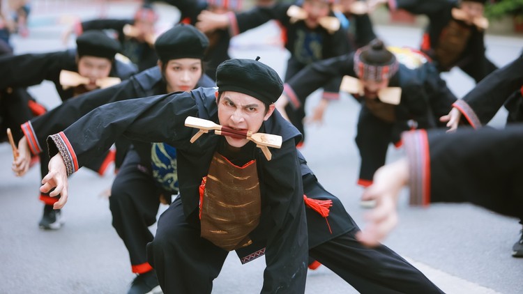 Huyền sử dân tộc Dao thể hiện trong điệu múa yosakoi Nhật Bản 