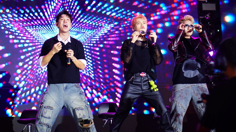 Bữa tiệc âm nhạc kỷ niệm 10 năm trường Đại học Việt Nhật cùng các nghệ sĩ từ "Anh Trai Say Hi"