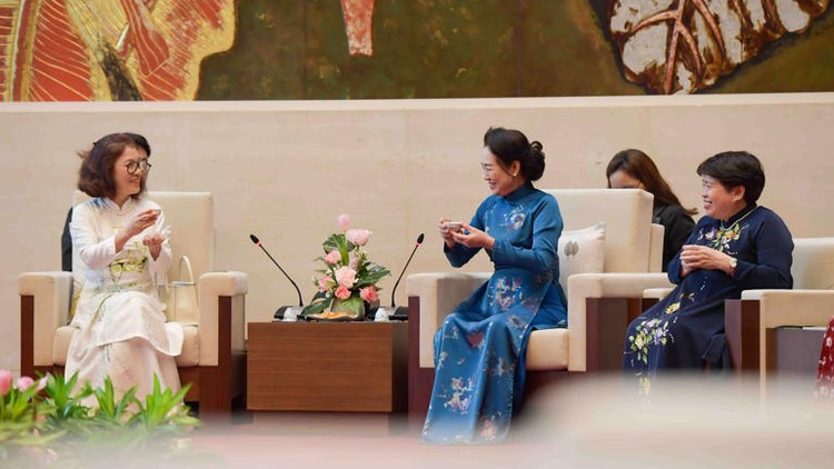 Phu nhân Chủ tịch Quốc hội Nguyễn Thị Thanh Nga tổ chức tiệc trà gặp mặt Nhóm Phụ nữ ASEAN ngày 17/3/2025. 