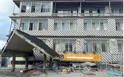 Tầng trệt bị san phẳng khi tòa nhà bốn tầng ở trung tâm Port Vila sụp đổ trong trận động đất tại Vanuatu ngày 17/12/2024. Ảnh: Văn phòng Quản lý Thiên tai Quốc gia Vanuatu.