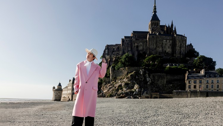 Bộ ảnh thực hiện tại Lâu đài Mont Saint Michel, Pháp. 