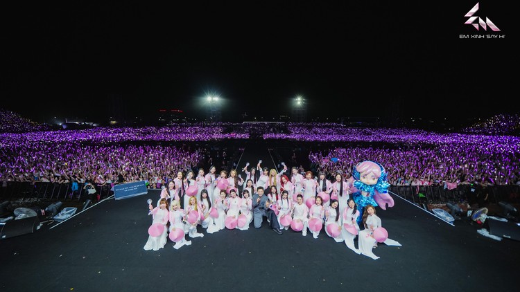 Em Xinh “Say Hi" Concert đêm 2 chính thức được công bố, khán giả Thủ đô chuẩn bị sẵn sàng đón 30 Em Xinh vào ngày 11/10