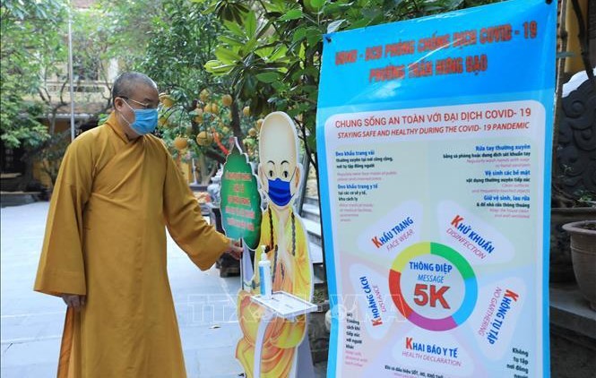 Để mùa Phật đản an lành trong làn sóng dịch COVID-19