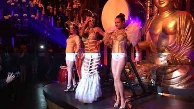 Hình ảnh phản cảm bên trong một cơ sở Buddha Bar ở nước ngoài.