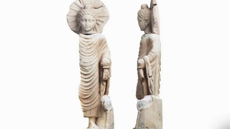 Bức tượng Phật cao khoảng 71 cm. Ảnh: Bộ Du lịch và Cổ vật Ai Cập.