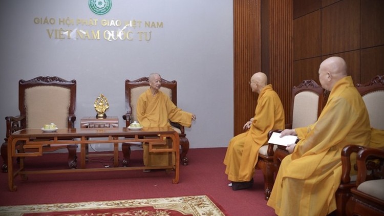 Trưởng lão Hoà thượng Thích Trí Quảng với chư Hoà thượng tại Việt Nam Quốc Tự, nơi đặt Văn phòng của Đức Pháp chủ GHPGVN.