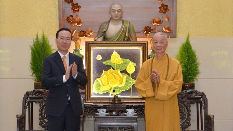 Chủ tịch nước Võ Văn Thưởng và Đức Pháp chủ GHPGVN - Trưởng lão Hòa thượng Thích Trí Quảng.