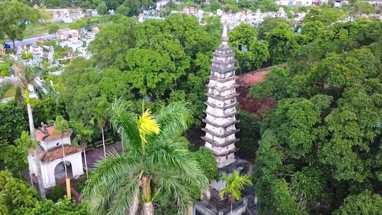 Tháp Phổ Minh nhìn từ trên cao xuống.