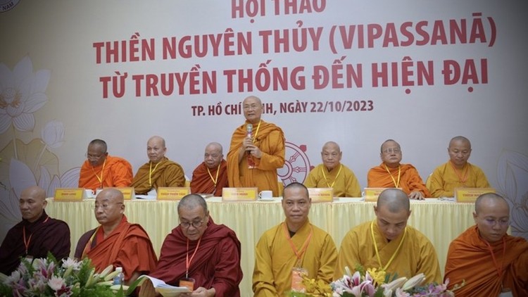 Chư tôn đức chứng minh và chủ tọa phiên khai mạc hội thảo.