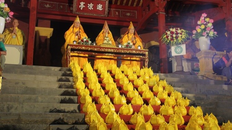 Chư tôn Hòa thượng chứng minh cử hành lễ cầu nguyện