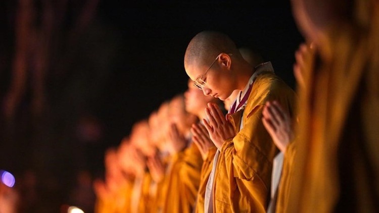 Là Tăng/ Ni, chắc chắn phải nỗ lực để có một học lực tương đối, bắt buộc phải có sự thâm nhập Phật pháp và nhận thức xã hội, khoa học khả dĩ.