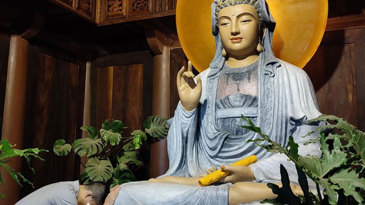 Tôn tượng Bồ-tát Quán Thế Âm.