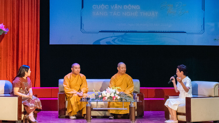 Hòa thượng Thích Thọ Lạc - Trưởng Ban Văn hóa Trung ương (thứ 3 từ trái).