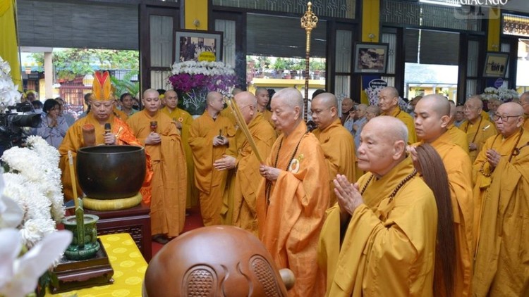 Đức Pháp chủ GHPGVN tưởng niệm Trưởng lão Hòa thượng Thích Tịnh Hạnh