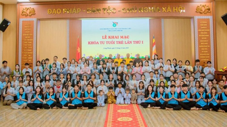 Bạc Liêu: Học sinh, sinh viên lần đầu về chùa Long Phước tập tu