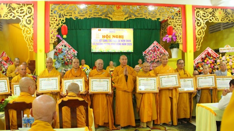 Đồng Tháp: Trao quyết định bổ nhiệm Trưởng ban và Phó Thường trực Ban Trị sự Phật giáo tỉnh