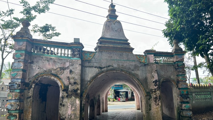 Kiến trúc độc đáo của chùa Hang ở Trà Vinh