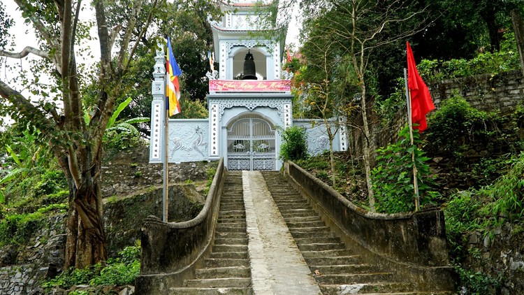 Tảng đá phát ra tiếng chuông ngân trong ngôi chùa cổ ở xứ Thanh